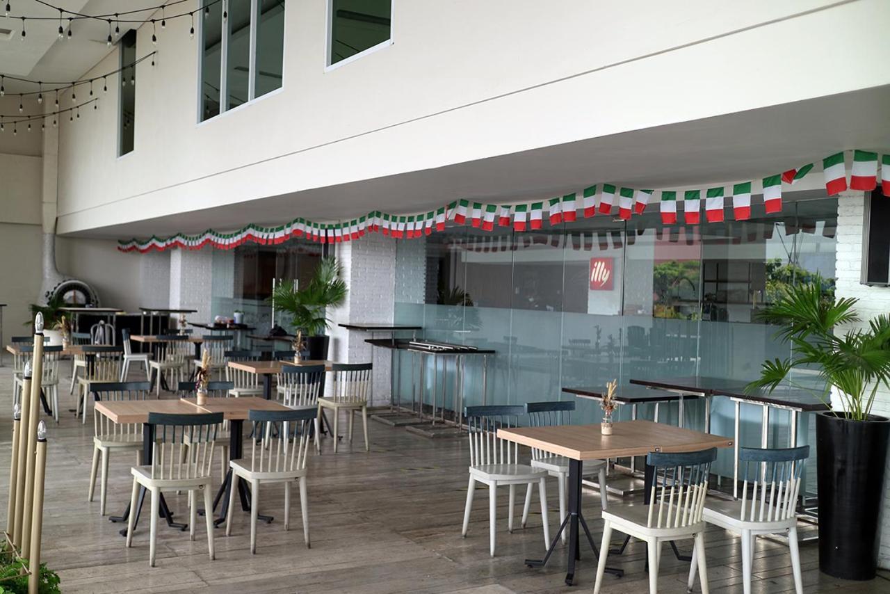Grand Mercure Solo Baru Surakarta (Solo) Exterior foto